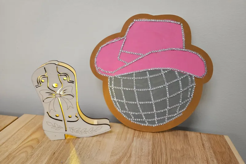 π Made to Shine: A Dolly-Inspired Craft & Trivia Night