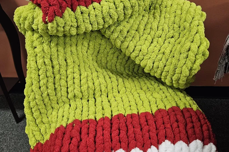Christmas in July - Grinch Chunky Knit Blanket Class