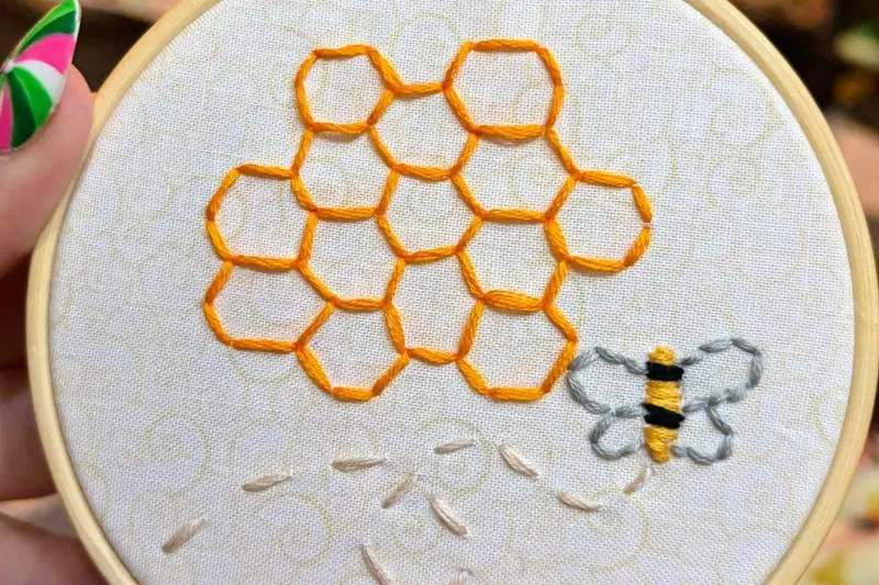 🐝 Level 1 Embroidery: Bee
