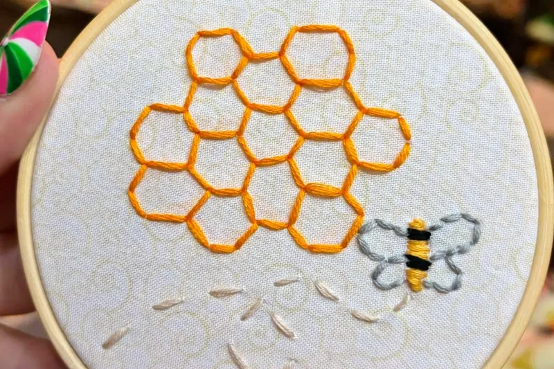 🐝 Level 1 Embroidery: Bee